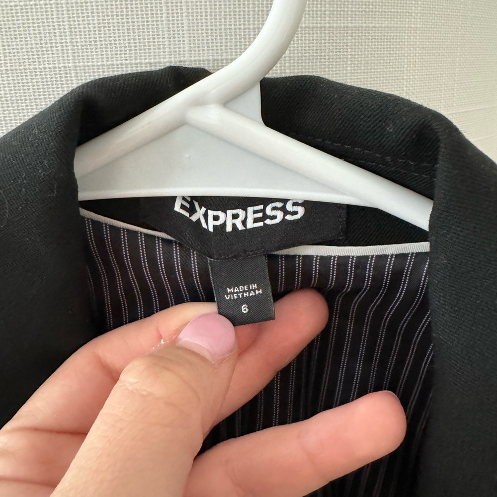 Express Women’s Blazer With One Button - image 4